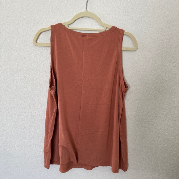 ON Crew Neck Luxe Tank 🧡 - Picture 3 of 3